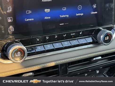 Used 2024 Chevrolet Colorado ZR2 w/ Safety Package AWD/4WD image 23