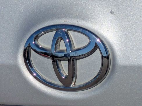 Used 2018 Toyota Corolla LE image 11