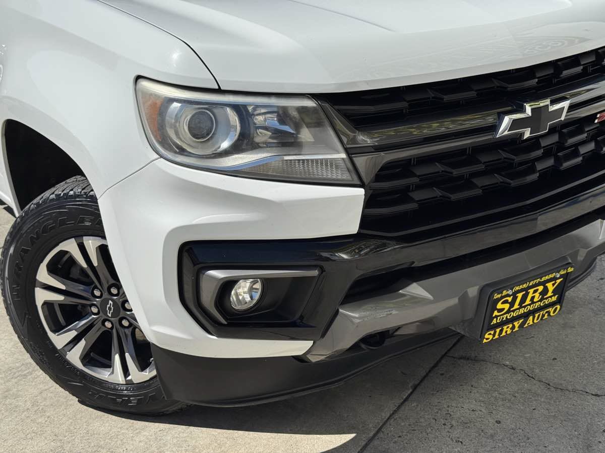 Used 2021 Chevrolet Colorado Z71 w/ Safety Package AWD/4WD image 3