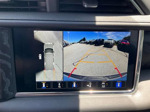 Used 2023 GMC Yukon Denali AWD/4WD image 14