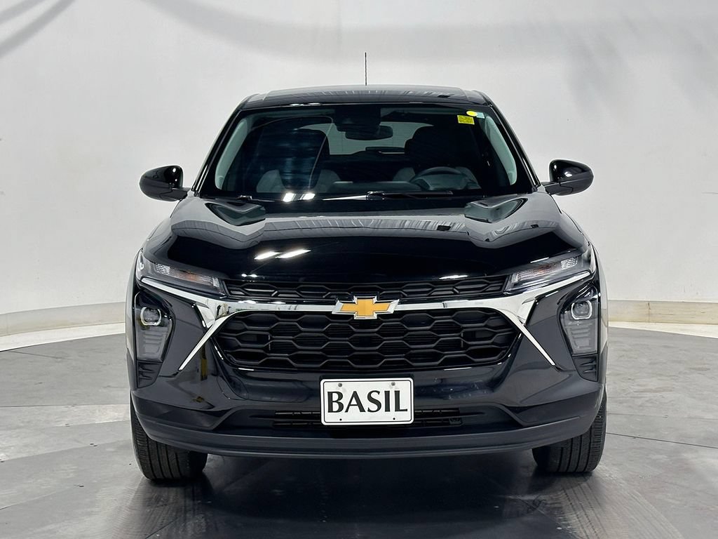 Used 2024 Chevrolet Trax LS w/ LS Convenience Package FWD image 9