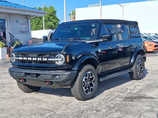 Used 2023 Ford Bronco Outer Banks AWD/4WD image 2
