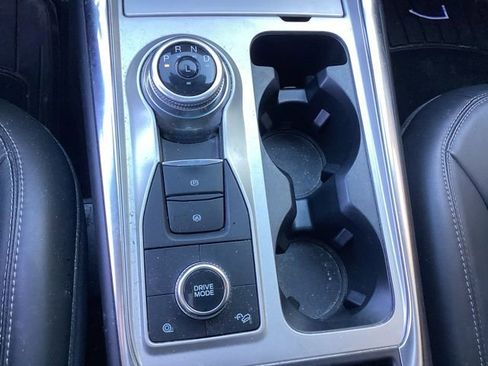 Used 2022 Ford Explorer XLT w/ Equipment Group 202A AWD/4WD image 32