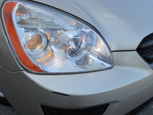 Used 2008 Kia Rondo LX FWD image 36