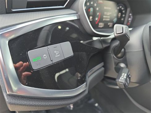 Used 2025 Audi Q3 2.0T Premium w/ Convenience Package image 29