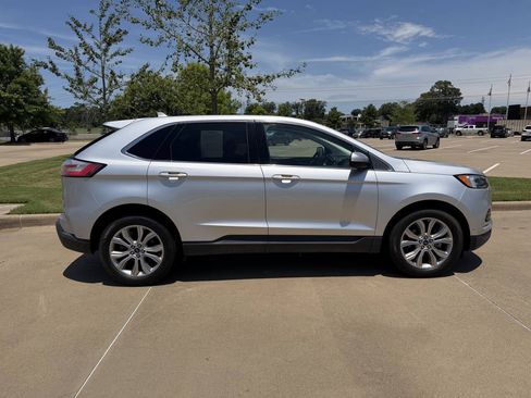 Used 2019 Ford Edge Titanium w/ Equipment Group 301A FWD image 3