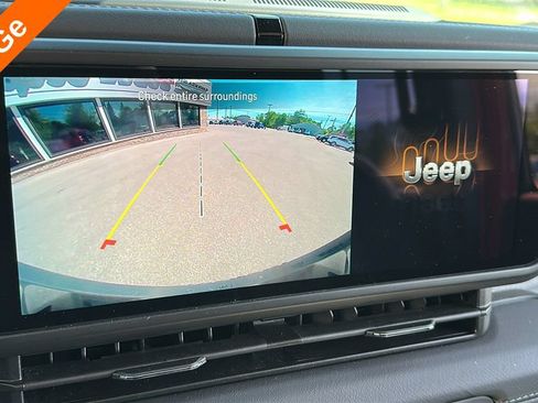 Used 2025 Jeep Wrangler Unlimited Sahara AWD/4WD image 22