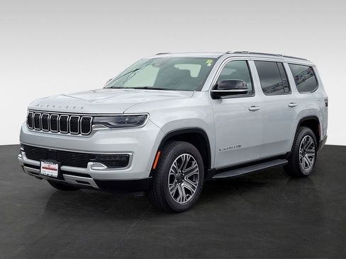 Used 2024 Jeep Wagoneer Series II w/ Flexible Seating Group RWD image 8