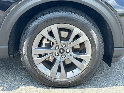 Used 2024 Ford Explorer XLT w/ Equipment Group 202A AWD/4WD image 12