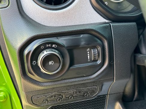Used 2025 Jeep Wrangler Sport AWD/4WD image 31