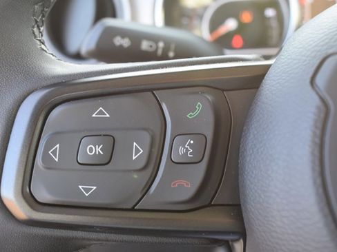 Used 2023 Jeep Gladiator Sport image 17