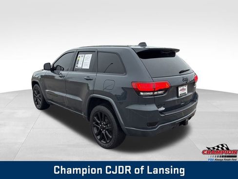 Used 2017 Jeep Grand Cherokee Altitude image 7
