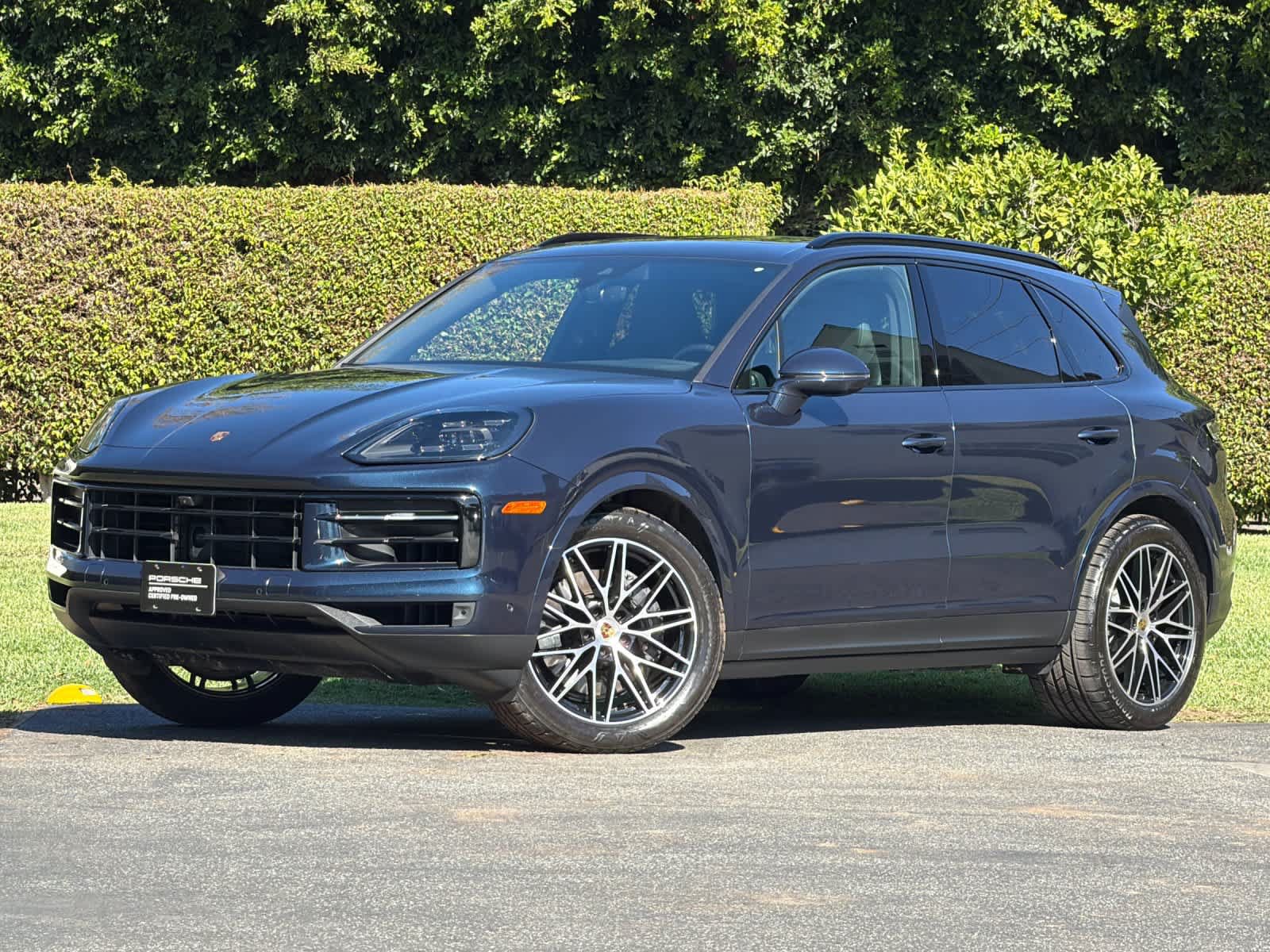 Certified 2024 Porsche Cayenne AWD/4WD image 1