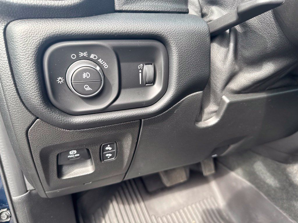 Used 2021 RAM 1500 Big Horn AWD/4WD image 14