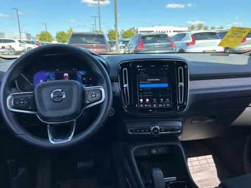 Used 2023 Volvo XC40 B5 Plus w/ Protection Package Premier AWD/4WD image 3