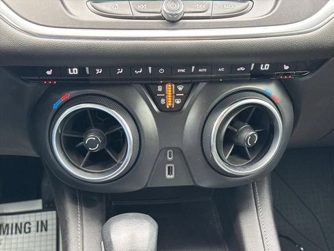 Used 2020 Chevrolet Blazer LT FWD image 21