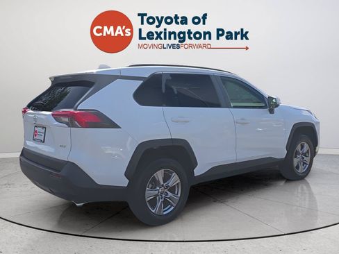 Used 2022 Toyota RAV4 XLE w/ XLE Grade Weather Package FWD image 5