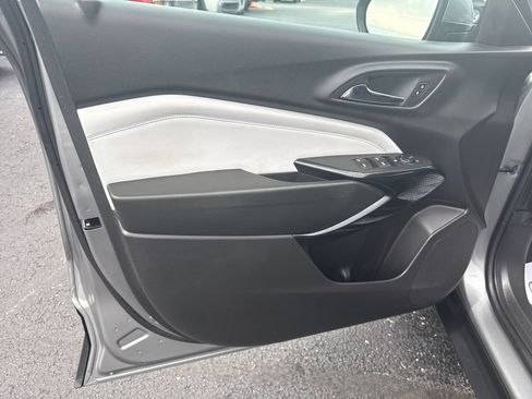 Used 2025 Chevrolet Trax LT FWD image 11