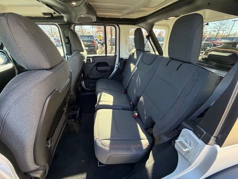 Certified 2024 Jeep Wrangler Unlimited Rubicon w/ Technology Group image 19