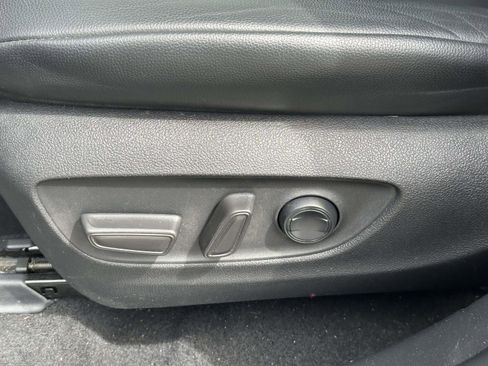 Used 2022 Toyota Highlander XLE image 16