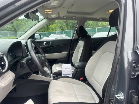 Used 2025 Hyundai Venue SEL FWD image 14