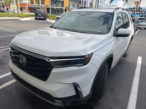 Certified 2023 Honda Pilot Touring image 1