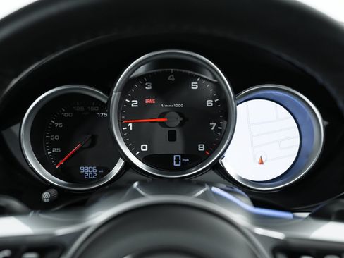 Used 2025 Porsche 718 Cayman RWD image 18