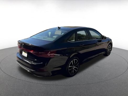 Used 2025 Volkswagen Jetta SE image 14