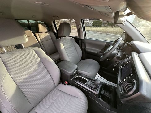 Used 2023 Toyota Tacoma TRD Sport image 12