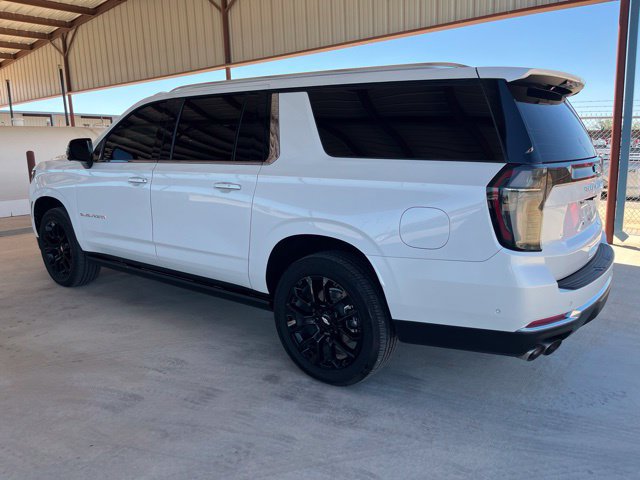 Used 2025 Chevrolet Suburban Premier AWD/4WD image 7