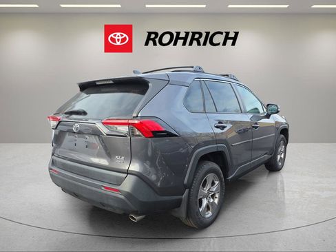 Used 2022 Toyota RAV4 XLE image 5