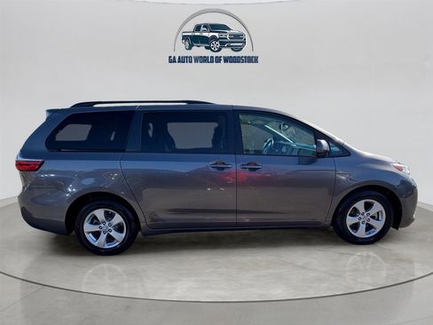 Used 2016 Toyota Sienna LE image 54