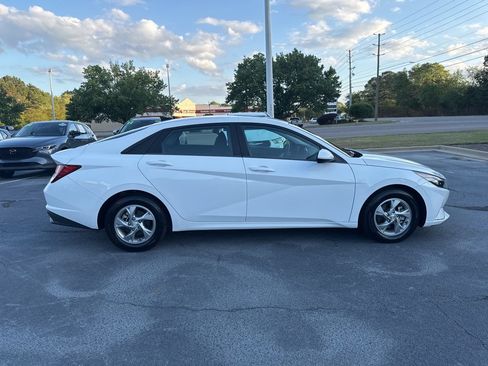 Used 2023 Hyundai Elantra SE FWD image 8
