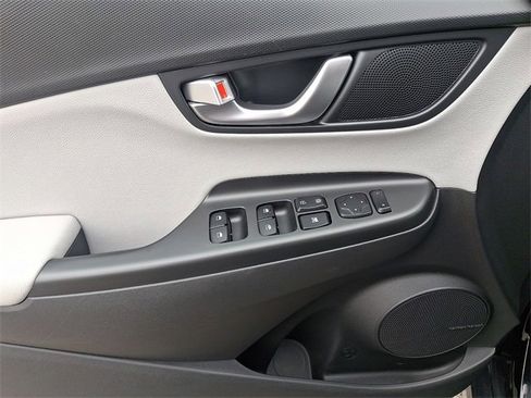 Used 2023 Hyundai Kona Limited w/ Winter Weather Package image 12