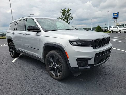 Used 2025 Jeep Grand Cherokee L Laredo AWD/4WD image 3