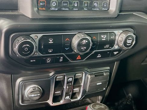Used 2022 Jeep Wrangler Unlimited Sahara AWD/4WD image 24