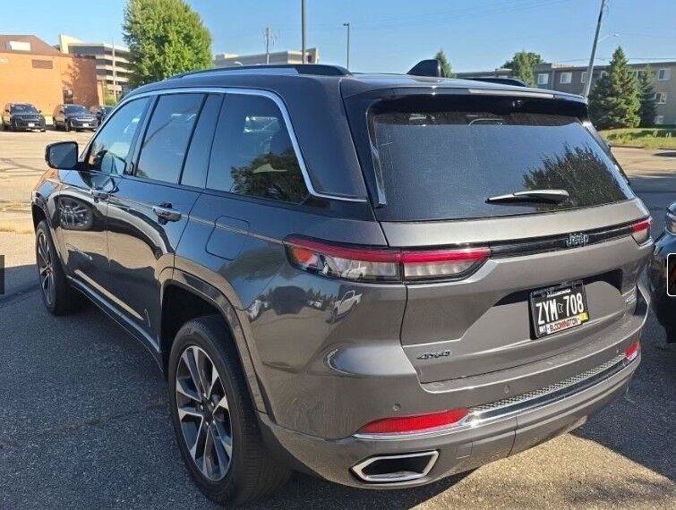 Used 2023 Jeep Grand Cherokee Overland w/ Luxury Tech Group IV AWD/4WD image 5