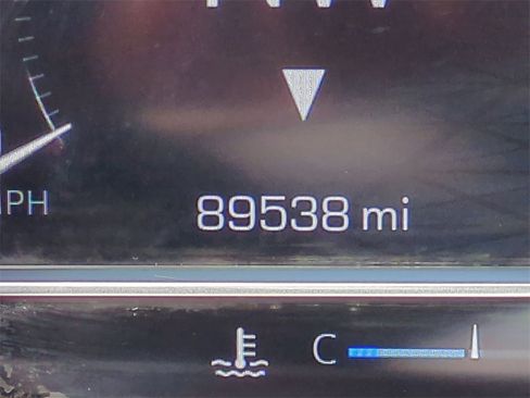 Used 2022 GMC Yukon XL SLT w/ SLT Premium Package image 12