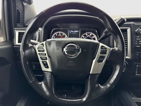 Used 2018 Nissan Titan SV w/ SV Convenience Package RWD image 19