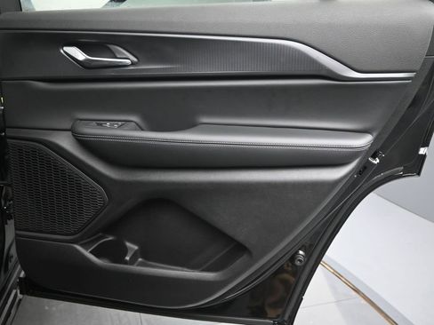 New 2025 Jeep Grand Cherokee L Laredo w/ Luxury Tech Group I image 17