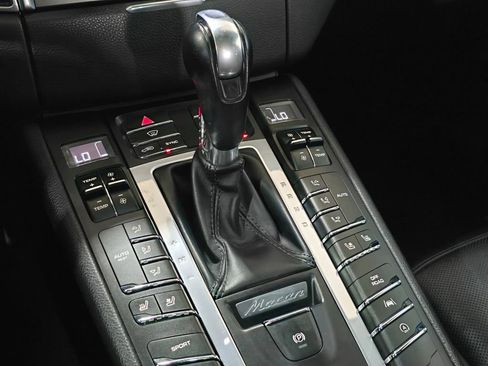 Used 2018 Porsche Macan S image 17