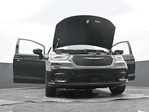 New 2026 Chrysler Pacifica Select w/ S Appearance Package image 64