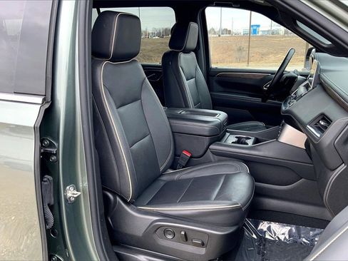 Used 2023 Chevrolet Suburban Premier image 22