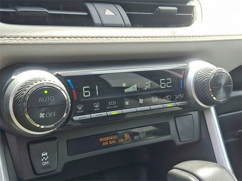 Used 2022 Toyota RAV4 XLE image 16