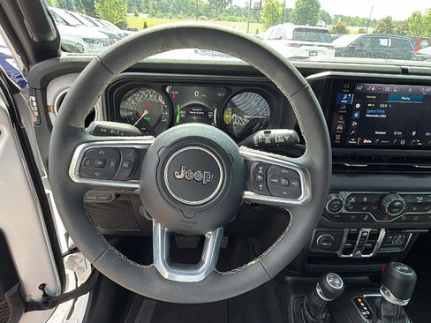 Used 2025 Jeep Wrangler Unlimited Sahara w/ Safety Group AWD/4WD image 25