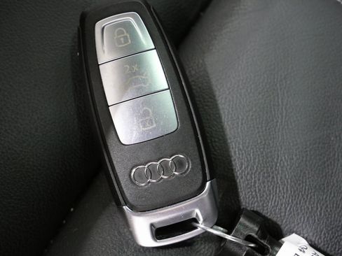 Used 2023 Audi Q4 e-tron Premium image 29