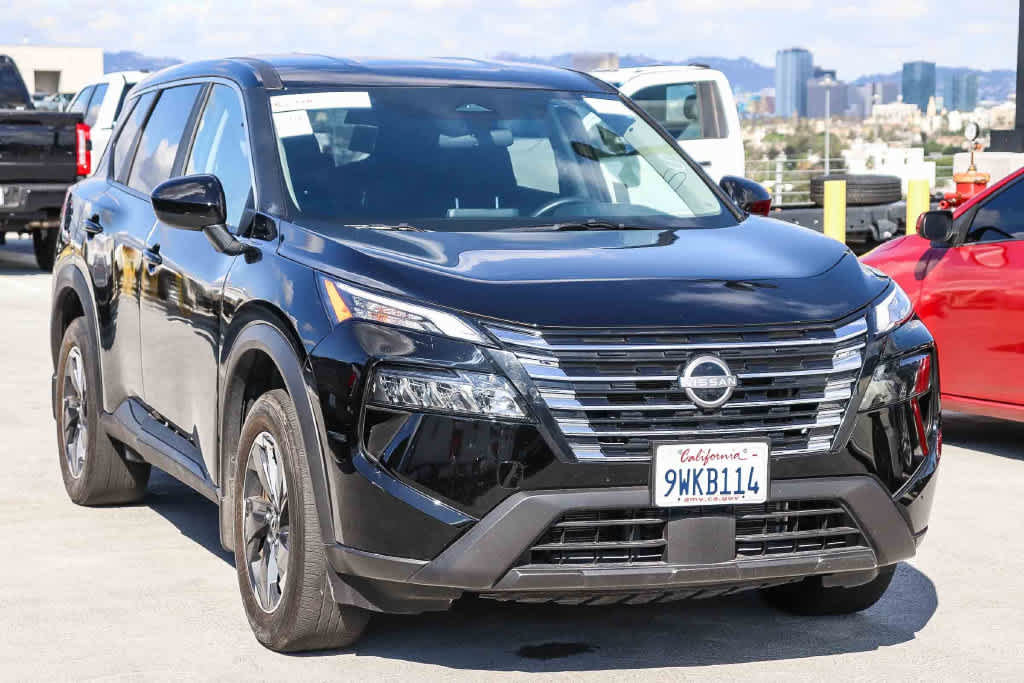 Used 2026 Nissan Rogue SV FWD image 3