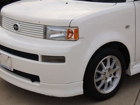 Used 2006 Scion xB image 3
