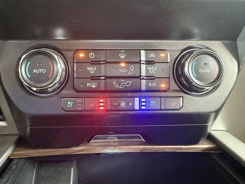 Used 2020 Ford F150 Lariat w/ Equipment Group 501A Mid image 31