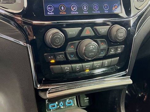 Used 2019 Jeep Grand Cherokee Limited w/ Luxury Group II image 14